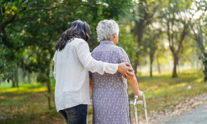 ดูแลผู้ป่วยติดเตียงด้วยตนเอง