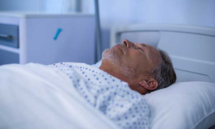 ผู้ป่วยใช้เตียงปรับระดับไฟฟ้า 