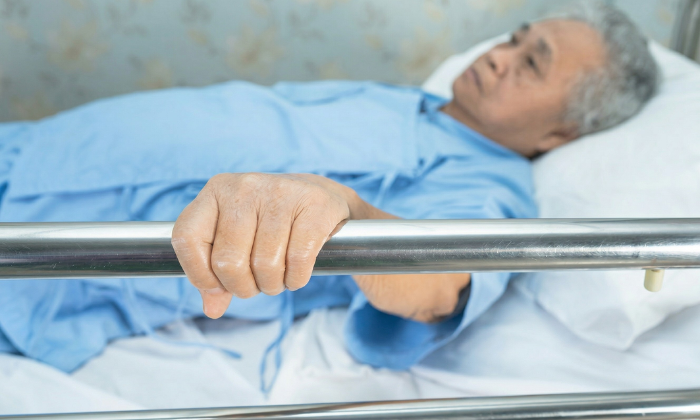 ผู้ป่วยใช้เตียงปรับระดับไฟฟ้า